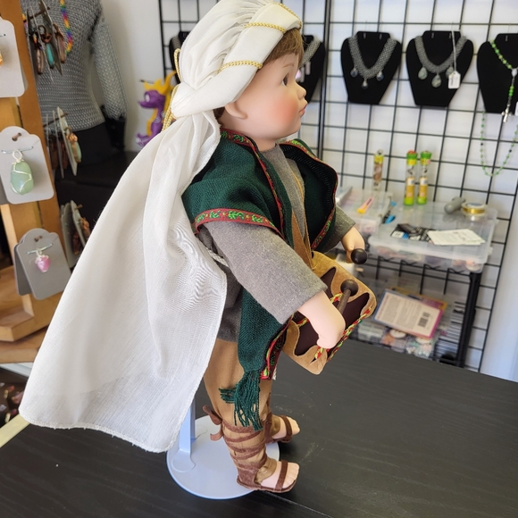 NWT the little dummer boy from the Ashton-Drake galleries 1994 - Picture 4 of 10